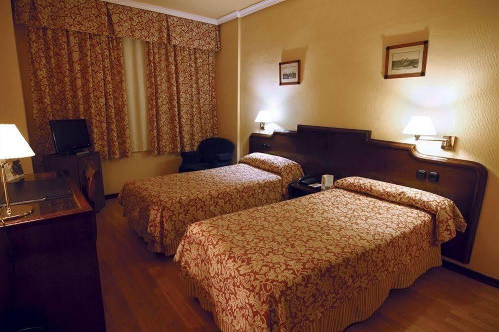 Hotel Alcantara Caces المظهر الخارجي الصورة
